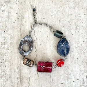 Glass and stained wood beads bracelet